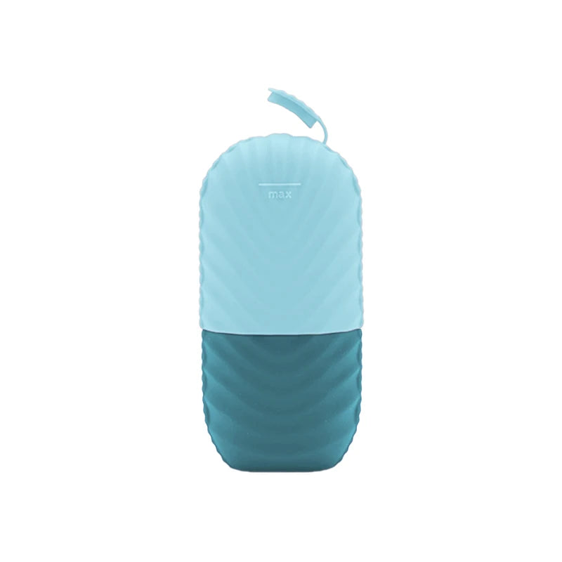 Outil de massage glacé facial en silicone turquoise clair et bleu canard avec prise ergonomique pour soin rafraîchissant