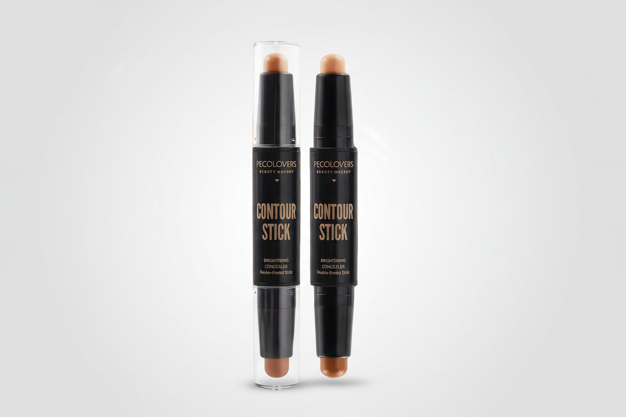 Stick correcteur et contour PECOLOVERS double embout sur fond blanc, présentant les deux teintes beige clair et marron pour illuminer et sculpter le visage